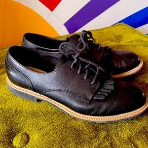 Clarks Leather Kiltie Loafer Black EUC Women’s Size 8